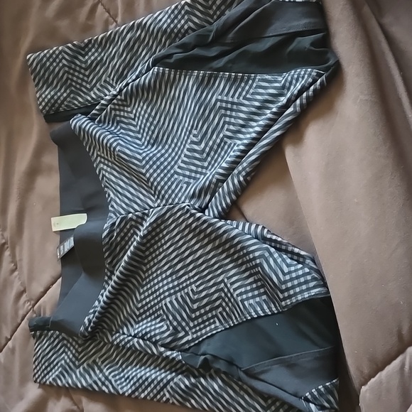 Koral Frame High Rise Leggings In Shadowblack - Picture 3 of 8